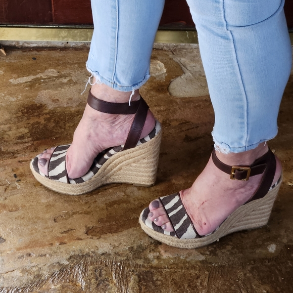 MICHEAL KORS size 9 brown& TAN zebra stripe heels - Picture 3 of 4